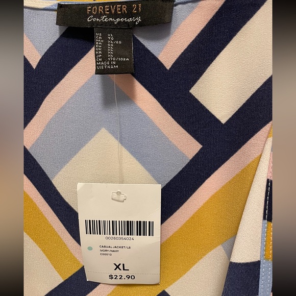 Fun print cover with tie - Picture 6 of 7